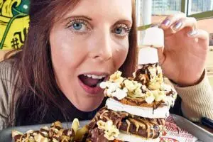 Makan junk food wanita ini justru berat badannya turun, kok bisa?