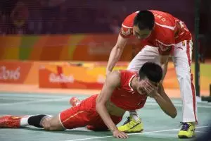 5 Foto ekspresi Chen Long juara bulutangkis Olimpiade Rio, gereget 
