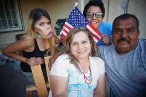 Cewek pengidap tumor wajah ini ajari menerima diri sendiri, salut