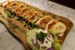 Perkenalkan Pizza Lemper, kuliner yang lagi hits banget di Bandung