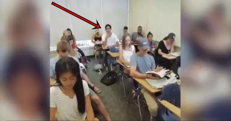 Cara orang ini tidur saat pelajaran di kelas bikin ngakak