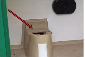 Pria ini terjebak di lubang toilet selama satu jam, duh kok bisa?