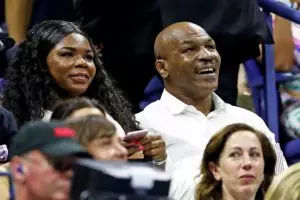 Mike Tyson ketahuan tak membayar sekotak es krim, duh! 