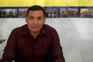 Pria ini ajarkan bahasa Inggris ke warga di daerah tujuan turis asing