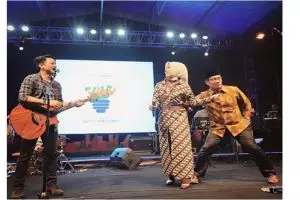 Status Ridwan Kamil ini sindir kegantengan Ariel Noah, kocak abis!