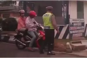 Ini jadinya kalau kamu nekat kabur saat ditilang polantas, bikin malu!