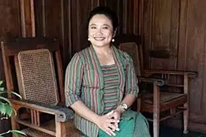 Ingin lestarikan kebaya, Tinuk tiap hari pakai kebaya ke tempat kerja