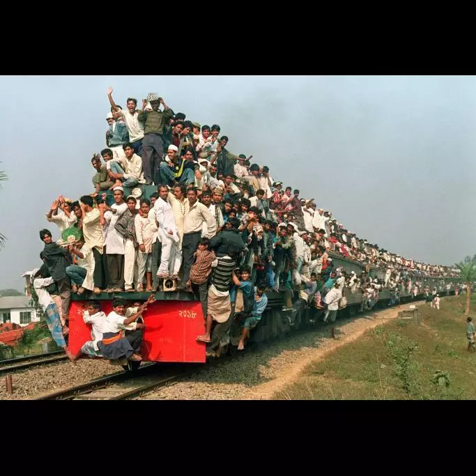 12 Foto ngerinya transportasi kelebihan penumpang, kamu berani naik?