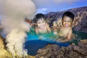 15 Foto editan orang di puncak gunung ini bikin ketawa ngakak