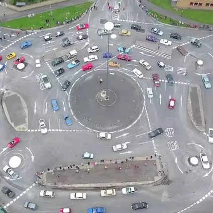 Bundaran ini paling membingungkan sedunia, kamu berani melintas?