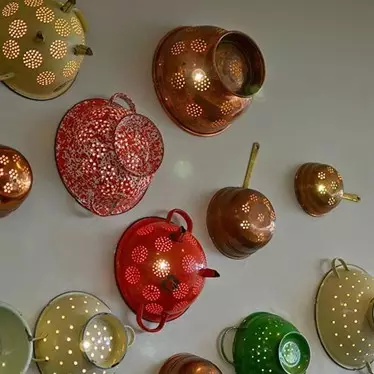 16 Cara seru dekorasi rumah pakai barang lawas di dapur, dicoba ya