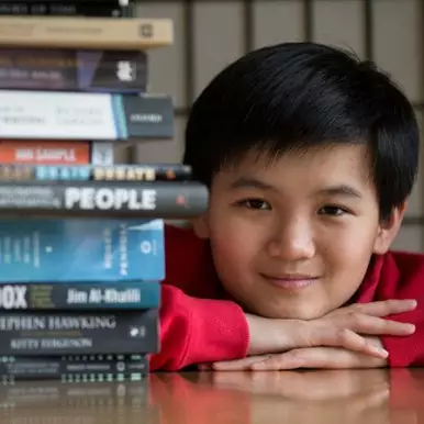 14 Orang ini berstatus mahasiswa sebelum berusia 13 tahun