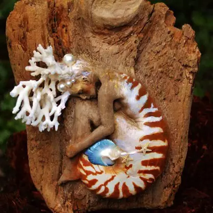 13 Ukiran kehidupan pantai ini keren, bikin rindu main air laut ya