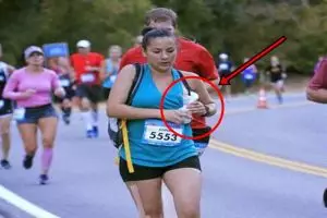 Demi sang anak, ibu ini pompa ASI sambil lari maraton