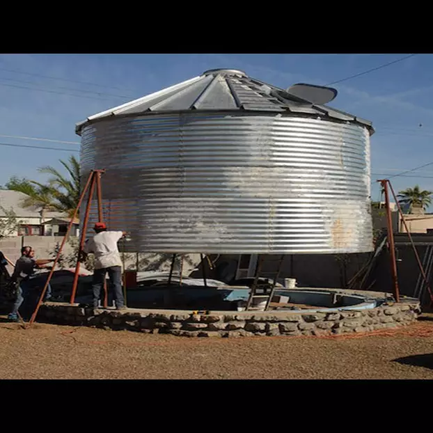 Tangki bekas gandum ini disulap jadi rumah, isinya bikin melongo
