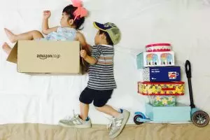 18 Foto anak kembar yang didandani unik saat tidur, lucunya