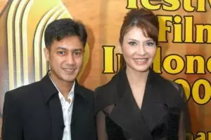 Jadi idola banyak orang, 5 pasangan ini justru putuskan bercerai