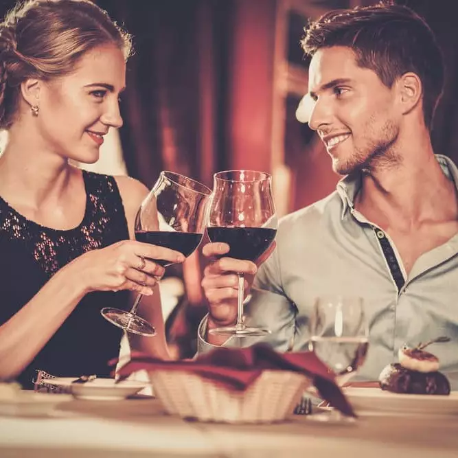 10 Isi pikiran cowok ketika pertama kali kencan, kamu banget?