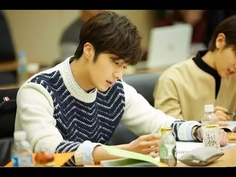 10 Foto BTS K-Drama 'Cinderella and Four Knight', seru abis