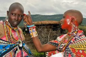 Di suku ini, wanita diwajibkan menikahi sesama jenis