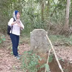 Liputan di kuburan kuno, wartawan ini potret beberapa penampakan hantu