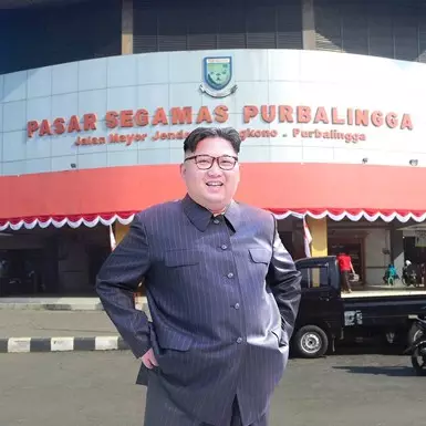 7 Foto editan Kim Jong-un sidak di Pasar Segamas Purbalingga ini kocak