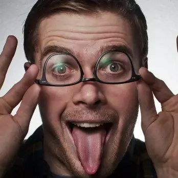 10 Rahasia cowok humoris yang bisa bikin cewek-cewek jatuh hati