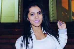 Kenalan yuk sama Karina Lemos, 'kurcaci' seksi dari Brasil