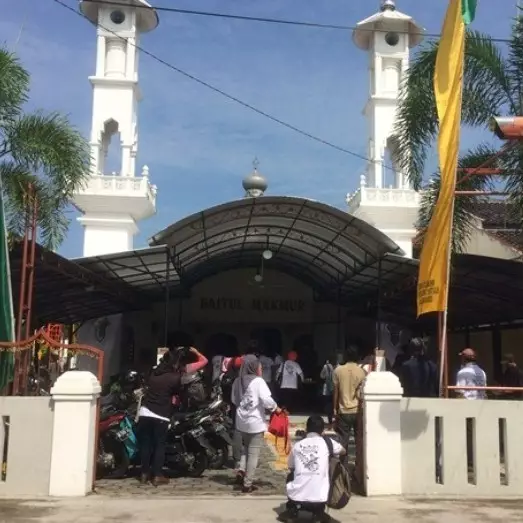Masjid kecil ini dilengkapi fasilitas khusus untuk difabel, top banget
