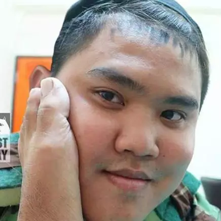 Pria ini tiru 5 pose ikonik Song Joong-ki, hasilnya bikin ngakak parah