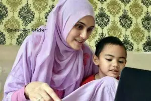 Kiat ala Zee Zee Shahab agar anak-anak nggak meniru omongan buruk