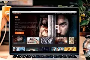 Catchplay khusus dirilis bagi penggila film, stop beli DVD bajakan ya