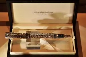 10 Fakta unik soal bolpoin, harganya paling mahal capai Rp 14 miliar