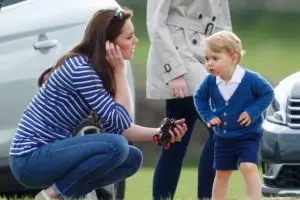 15 Potret Pangeran George tengah cemberut ini ngegemesin banget