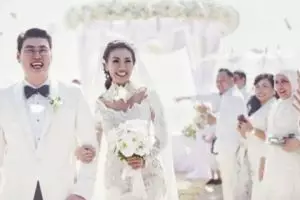 Resmi menikah, ini 10 foto pernikahan si cantik Asty Ananta