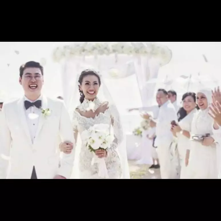 Resmi menikah, ini 10 foto pernikahan si cantik Asty Ananta