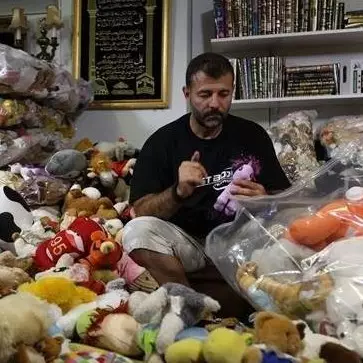 Pria ini selundupkan ratusan boneka untuk anak-anak Suriah