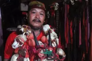 Demi lestarikan tarian tradisi, Berti rela melatih dibayar air minum