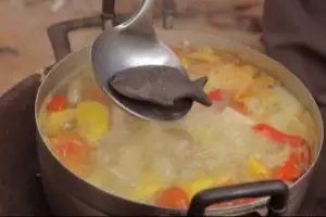 Ikan buatan ini kerap dicampur dalam masakan orang Kamboja, kenapa ya?