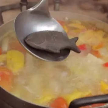 Ikan buatan ini kerap dicampur dalam masakan orang Kamboja, kenapa ya?