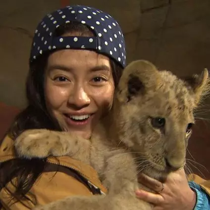  Dikenal tangguh di Running Man, Song Ji-hyo aslinya cantik dan anggun
