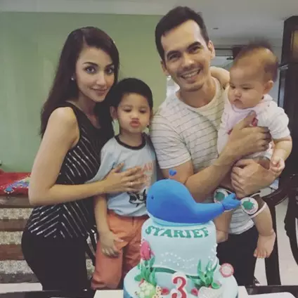 12 Potret harmonisnya Atalarik Syah-Tsania yang terpaut usia 18 tahun