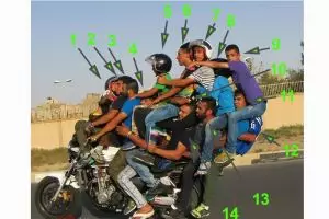 10 Foto orang boncengan motor paling ekstrem, mending jalan kaki deh