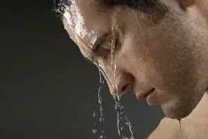 Mau kelihatan ganteng seharian? 6 Ritual ini wajib kamu lakukan, Sob