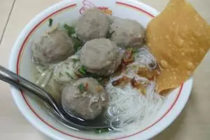 Pagi-pagi tagar #BaksoWar menjadi trending topic, bikin 'ngences' ya..