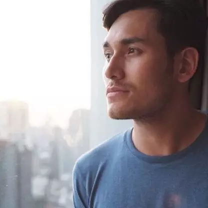 10 Foto ini bukti Arifin Putra pesonanya bikin hati cewek berdesir