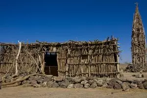Tampak bersahaja, masjid  ini terbuat dari batu & ranting kayu