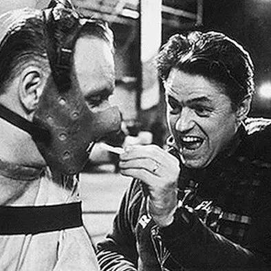 15 Foto behind the scene film horor klasik ini malah bikin gagal seram