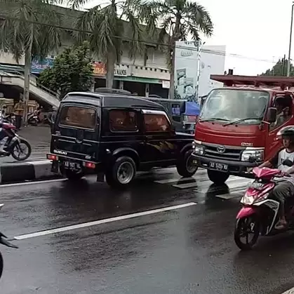 Sopir Katana ngawur lawan arus ini diteriaki warga, duh malu-maluin
