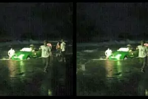 Heboh, taksi nyebur ke laut selatan di Pantai Parangkusumo Yogyakarta